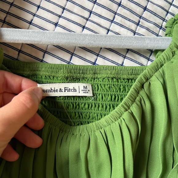 NWT Abercrombie Puff Sleeve top - Picture 2 of 5